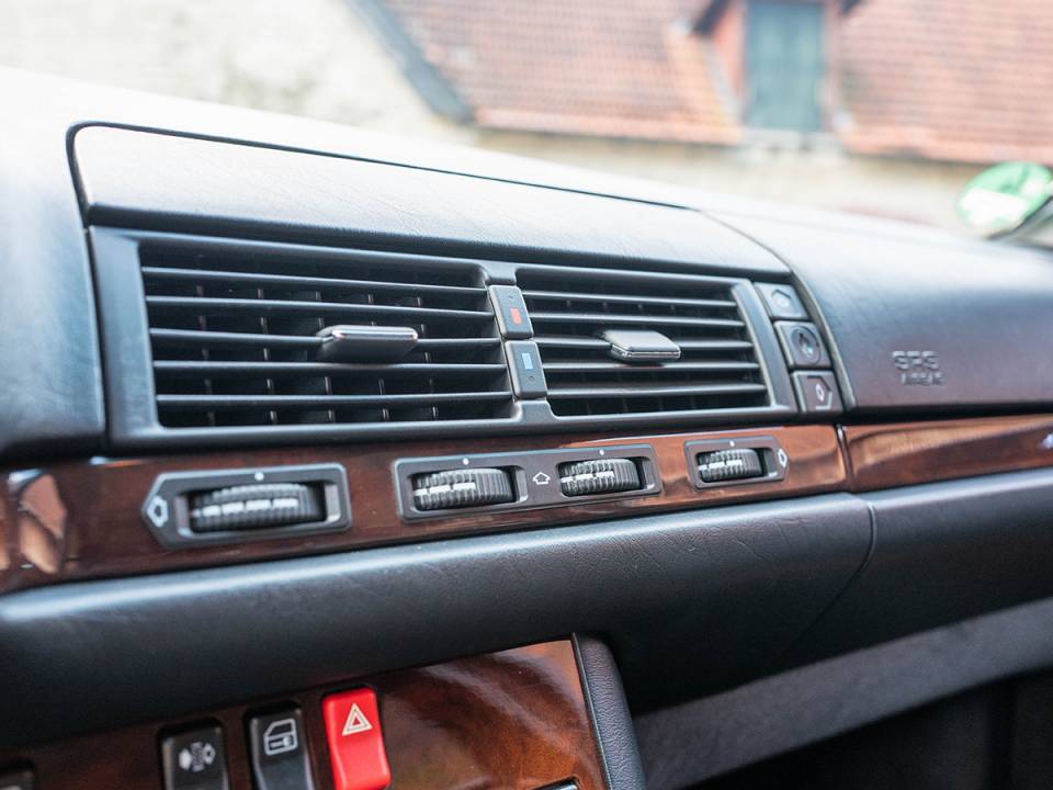 Bild 30/45 von Mercedes-Benz S 500 (1995)