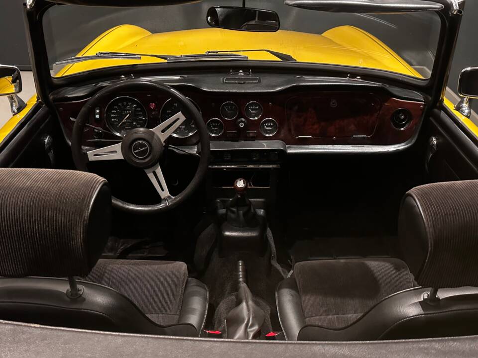 Image 34/70 of Triumph TR 6 PI (1976)