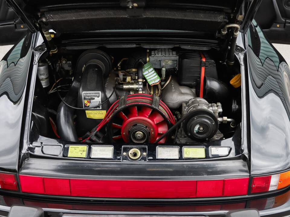 Image 50/108 de Porsche 911 Carrera 3.2 (1989)