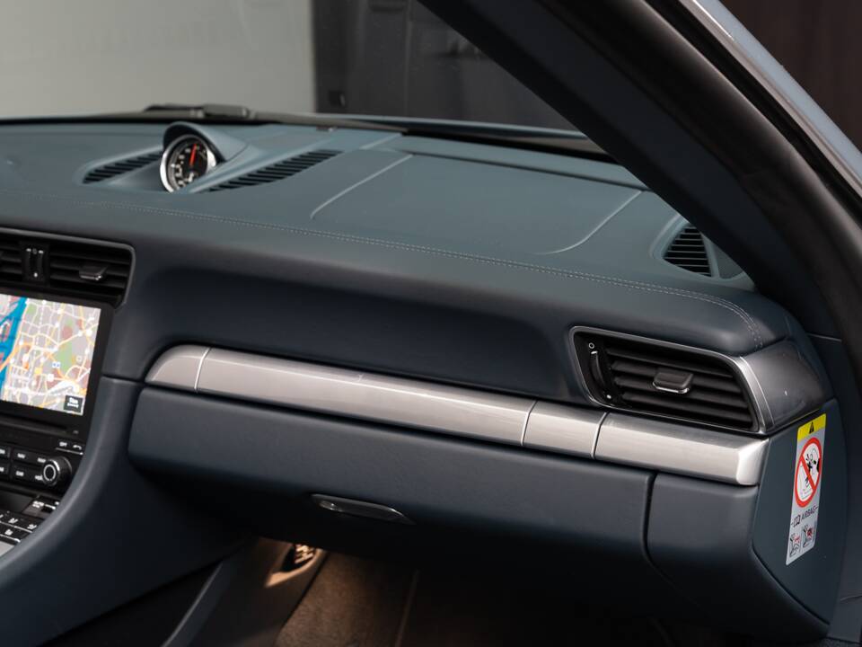Image 30/37 of Porsche 911 Targa 4S (2016)