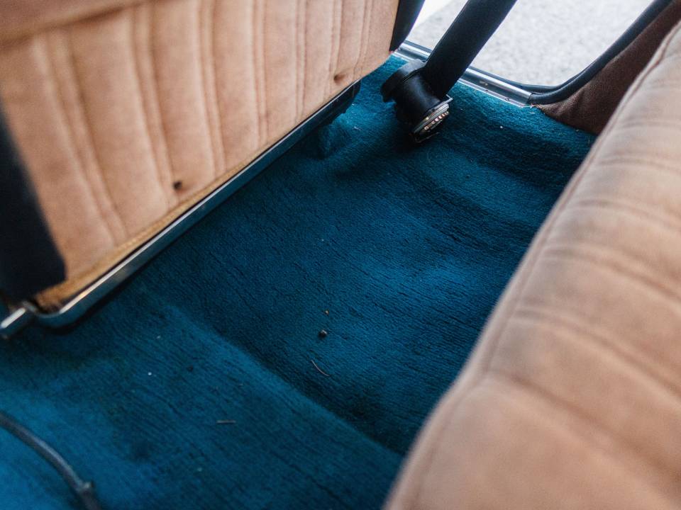 Image 32/37 of FIAT 130 Coupé (1974)