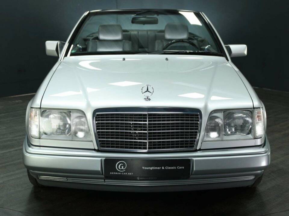Immagine 9/30 di Mercedes-Benz E 320 &quot;Final Edition&quot; (1997)
