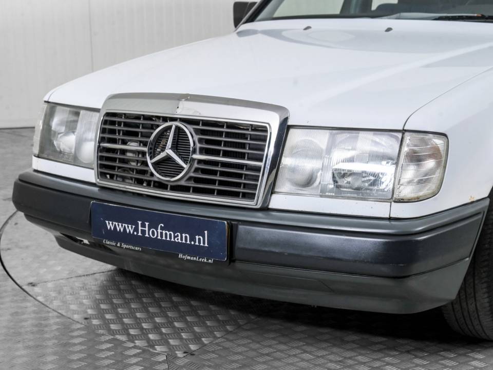 Imagen 21/50 de Mercedes-Benz 200 (1986)