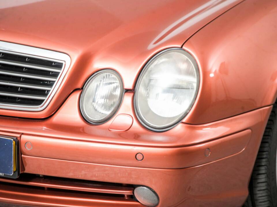 Image 22/50 of Mercedes-Benz CLK 430 (1999)