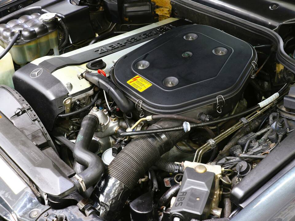 Image 13/36 of Mercedes-Benz 300 SL-24 (1993)