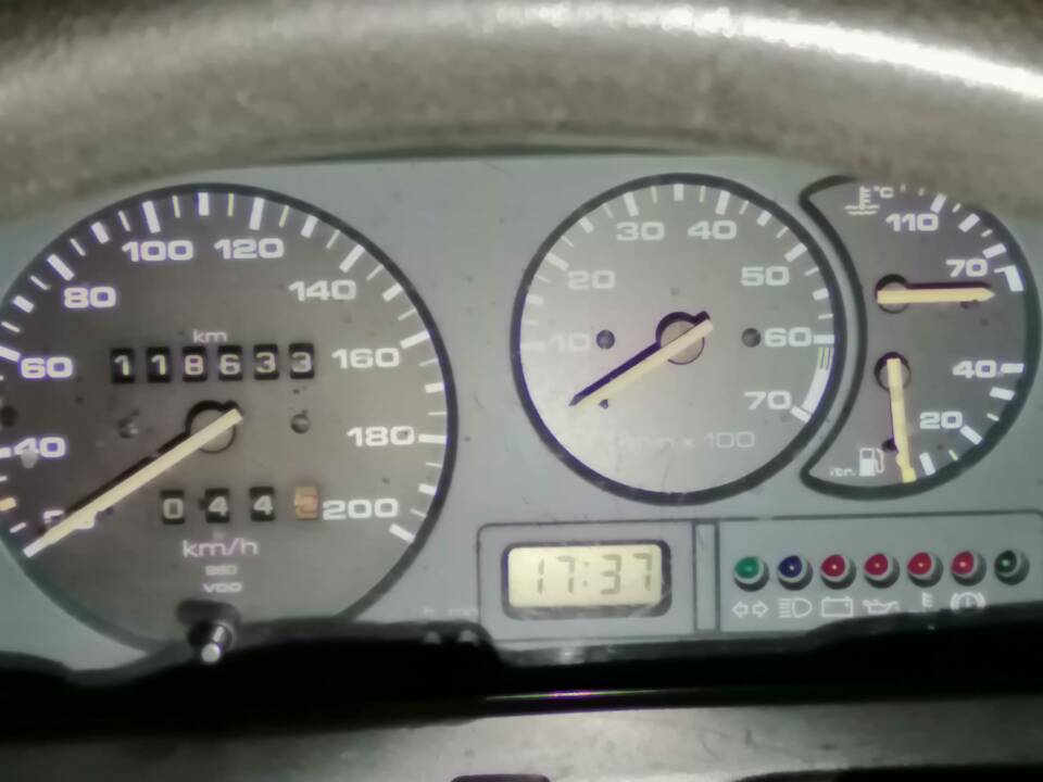 Image 8/9 de Volkswagen Polo II Coupe 1.0 (1994)