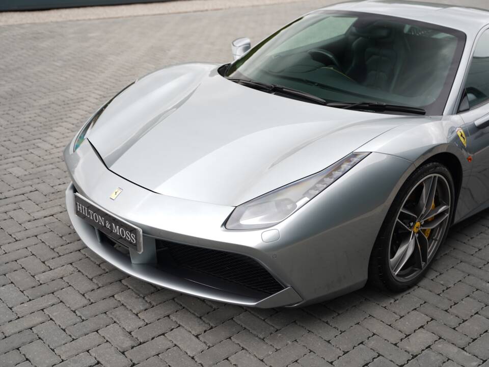 Image 28/50 of Ferrari 488 GTB (2017)