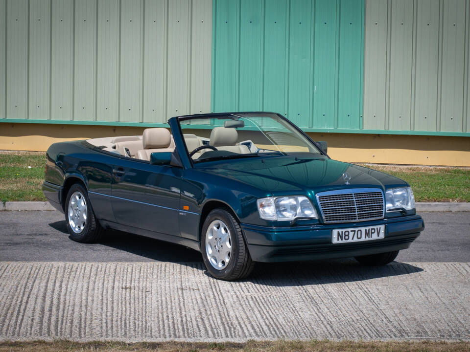 Image 1/26 of Mercedes-Benz E 320 (1996)