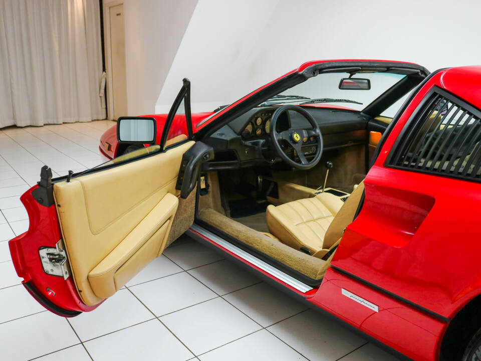Image 4/20 de Ferrari 328 GTS (1987)