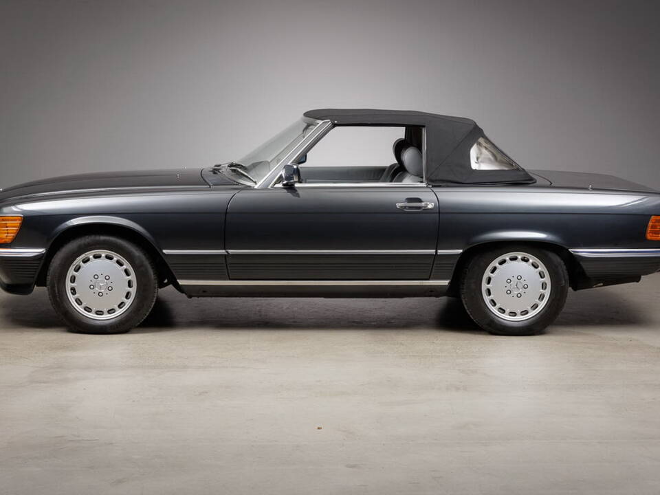 Image 14/44 of Mercedes-Benz 300 SL (1988)