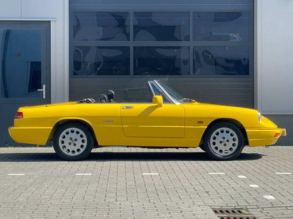 Image 3/21 of Alfa Romeo 2.0 Spider (1993)