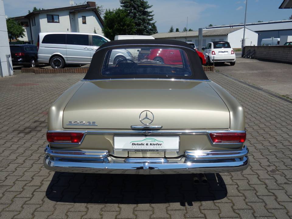 Image 20/32 de Mercedes-Benz 300 SE (1964)