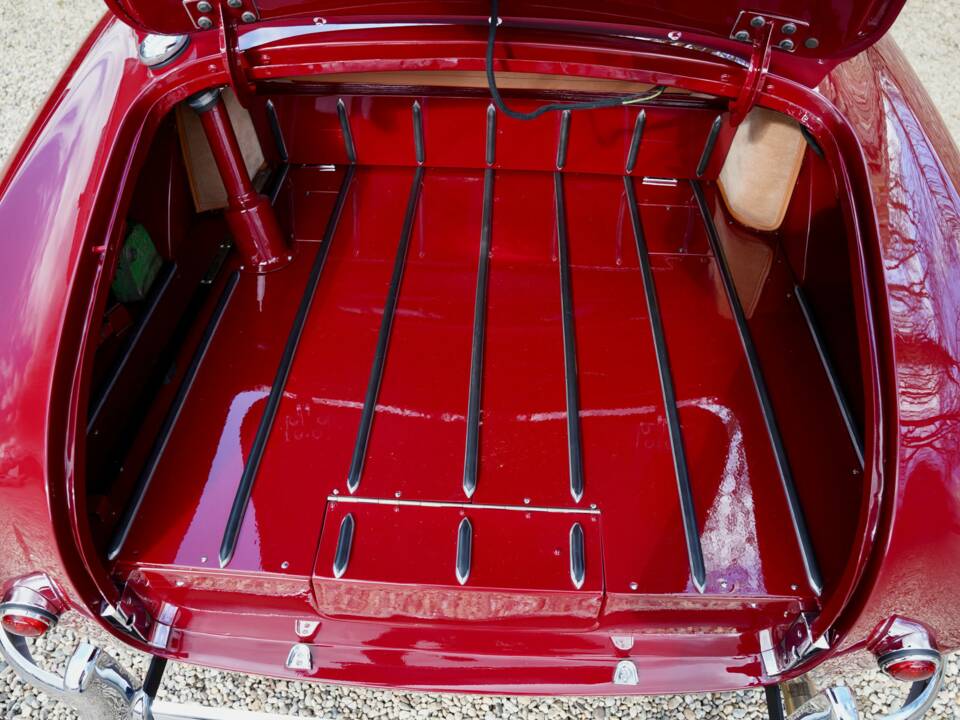 Imagen 28/50 de Aston Martin DB 2/4 Mk II DHC (1955)