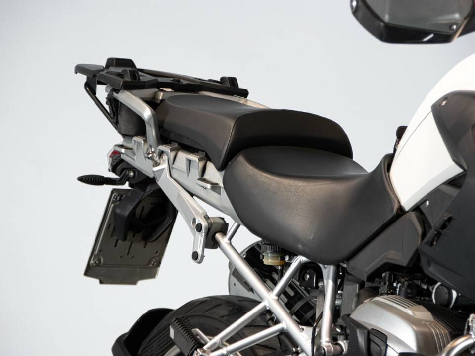 Image 29/50 of BMW DUMMY (2010)