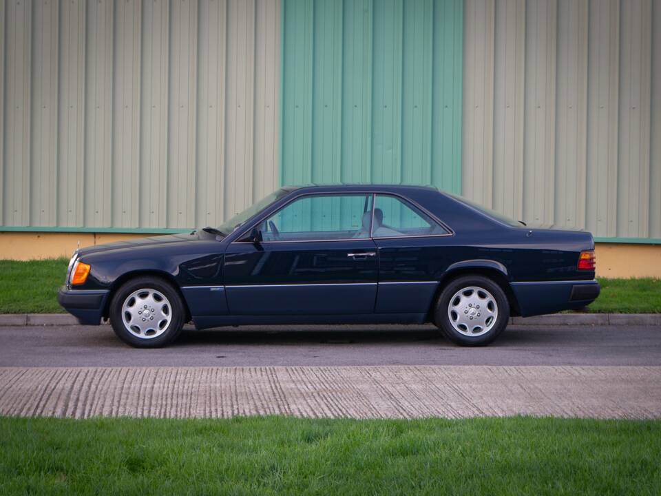 Bild 3/30 von Mercedes-Benz 300 CE (1992)