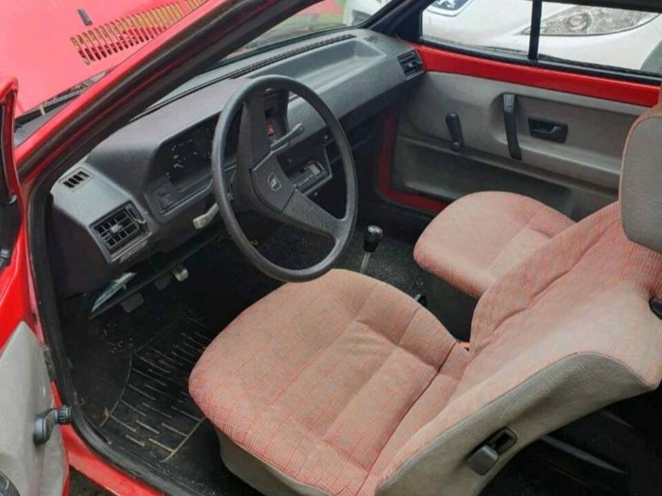 Imagen 7/13 de Volkswagen Polo II Hatchback 1.0 (1986)