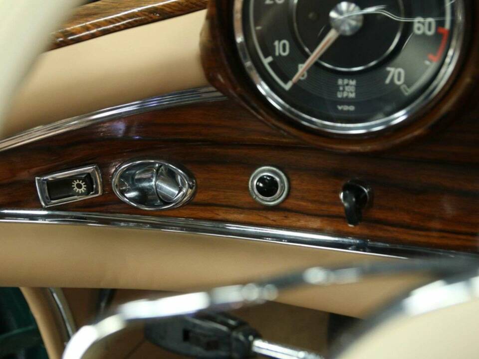 Immagine 20/50 di Mercedes-Benz 250 SE (1966)