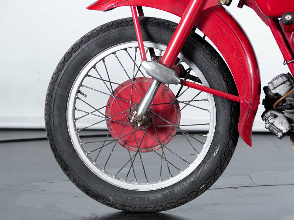 Immagine 8/50 di Moto Guzzi DUMMY (1950)