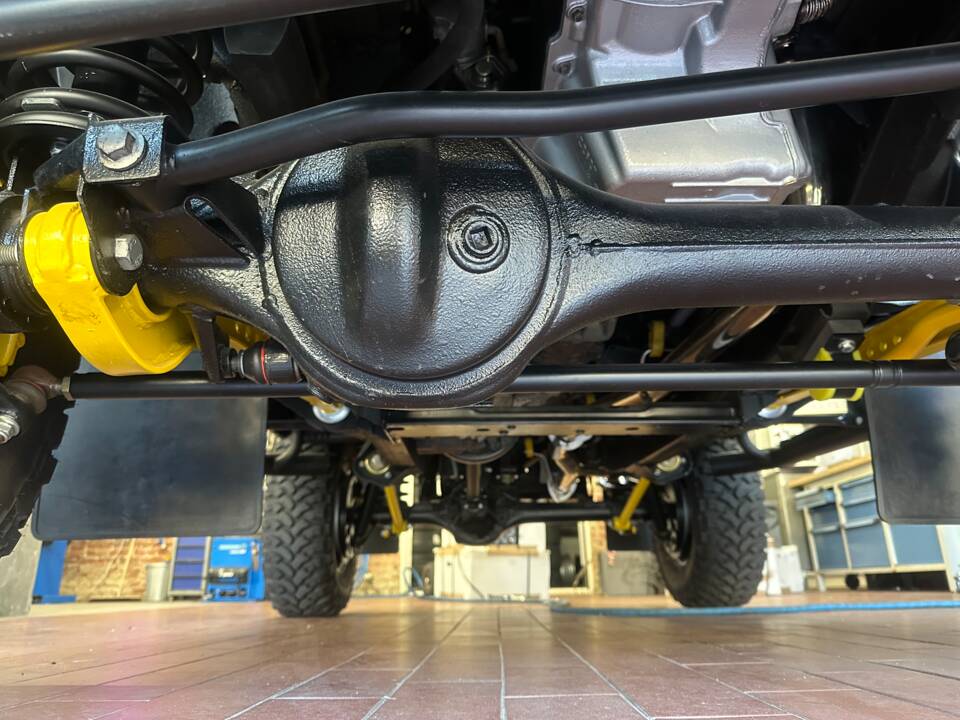 Image 30/30 of Land Rover Defender 90 "Limited" (2005)