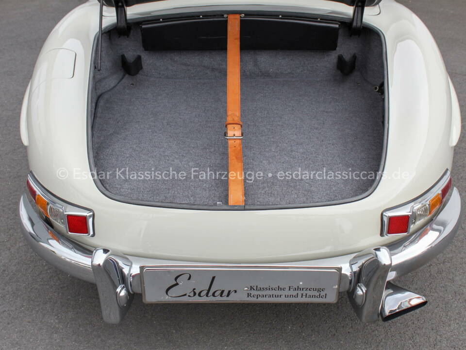 Image 21/38 de Mercedes-Benz 300 SL Roadster (1961)