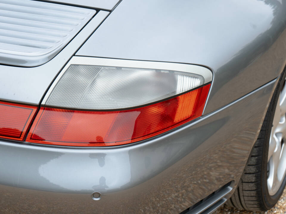 Image 26/50 of Porsche 911 Carrera 4S (2003)