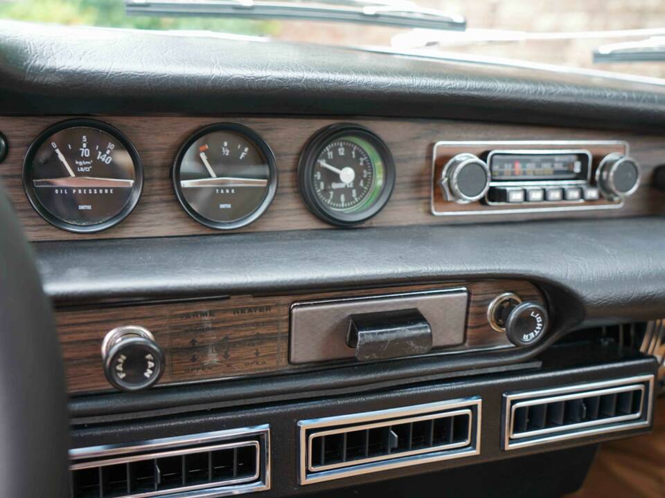 Image 11/50 of Volvo 1800 E (1971)