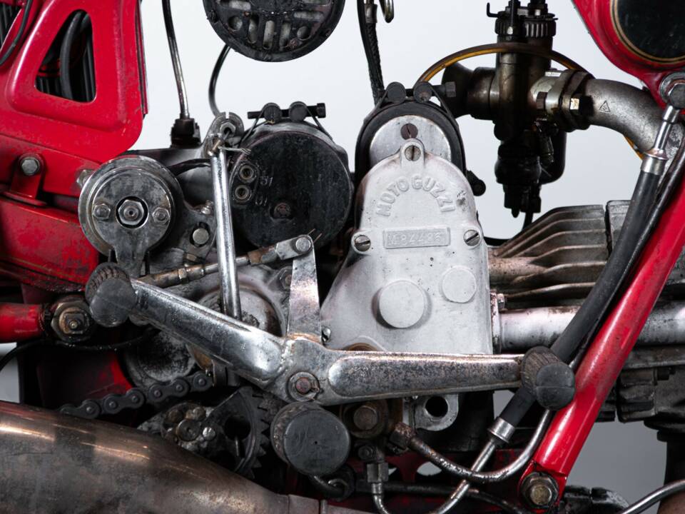 Image 46/50 de Moto Guzzi 250 SS (1950)