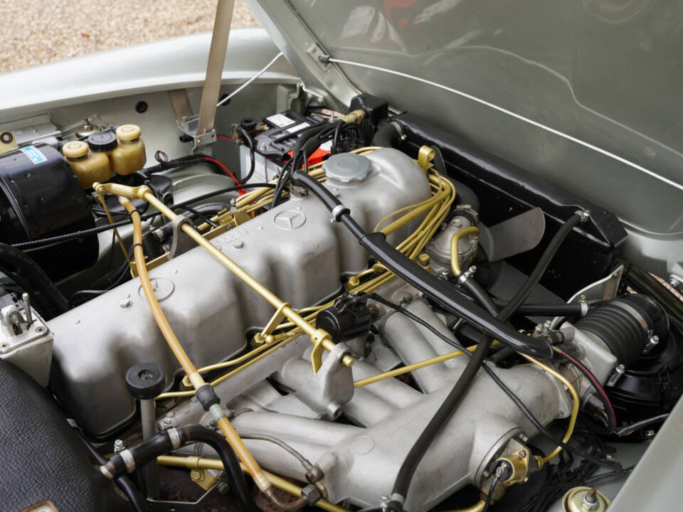 Image 20/50 of Mercedes-Benz 280 SL (1969)