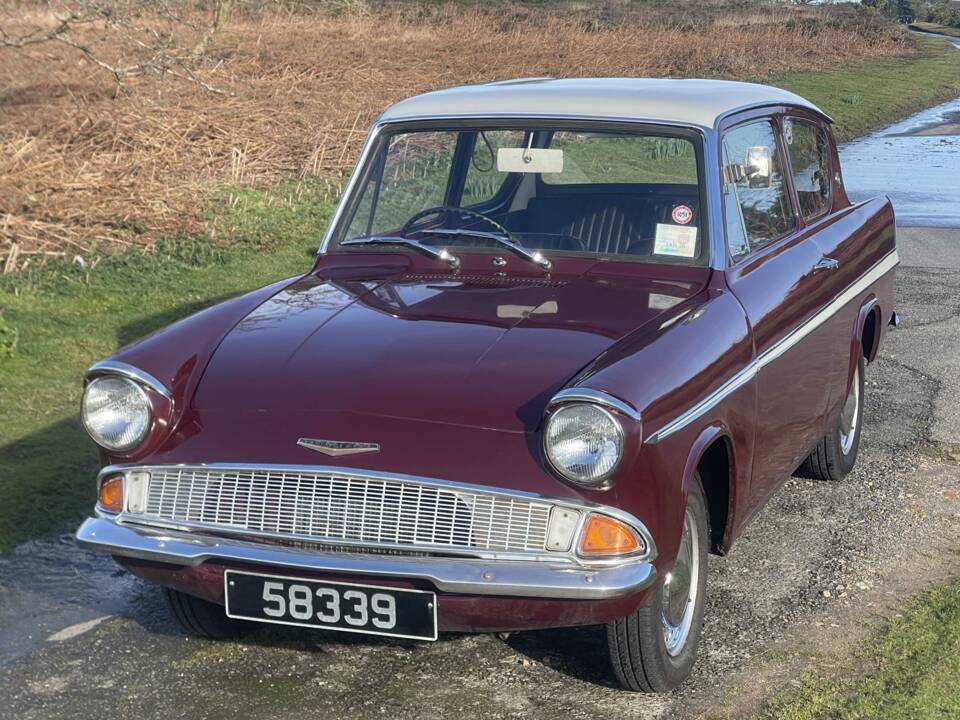 Afbeelding 1/12 van Ford Anglia Super (1966)