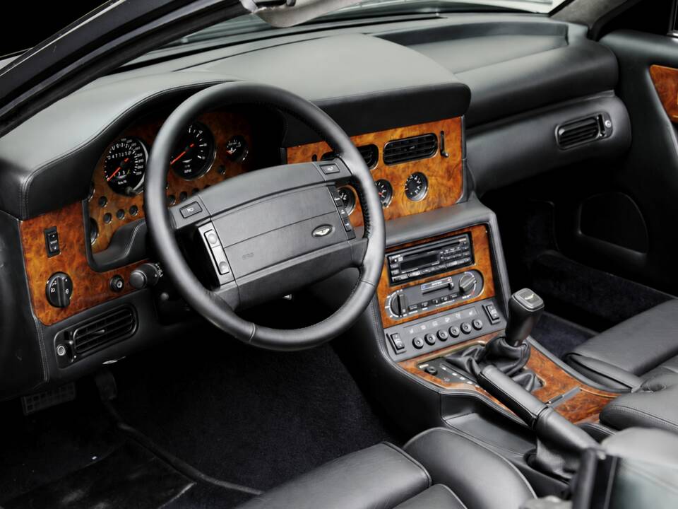 Immagine 9/17 di Aston Martin Virage Volante (1994)