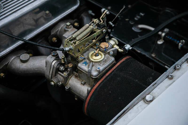 Image 19/42 of MG MGB GT (1972)