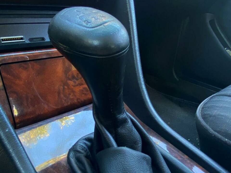 Bild 33/48 von Mercedes-Benz 200 E (1991)