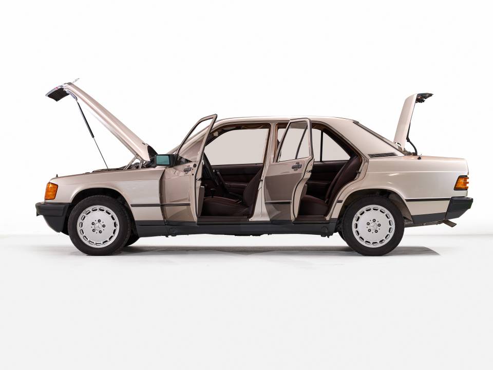 Image 9/13 of Mercedes-Benz 190 E (1987)
