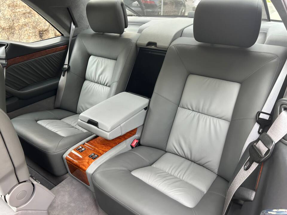 Image 21/27 of Mercedes-Benz CL 600 (1998)