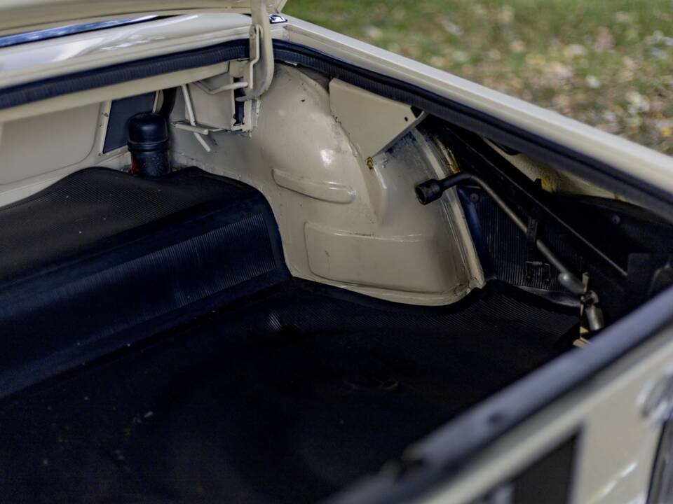 Immagine 47/50 di Alfa Romeo 2000 Spider Veloce (1980)