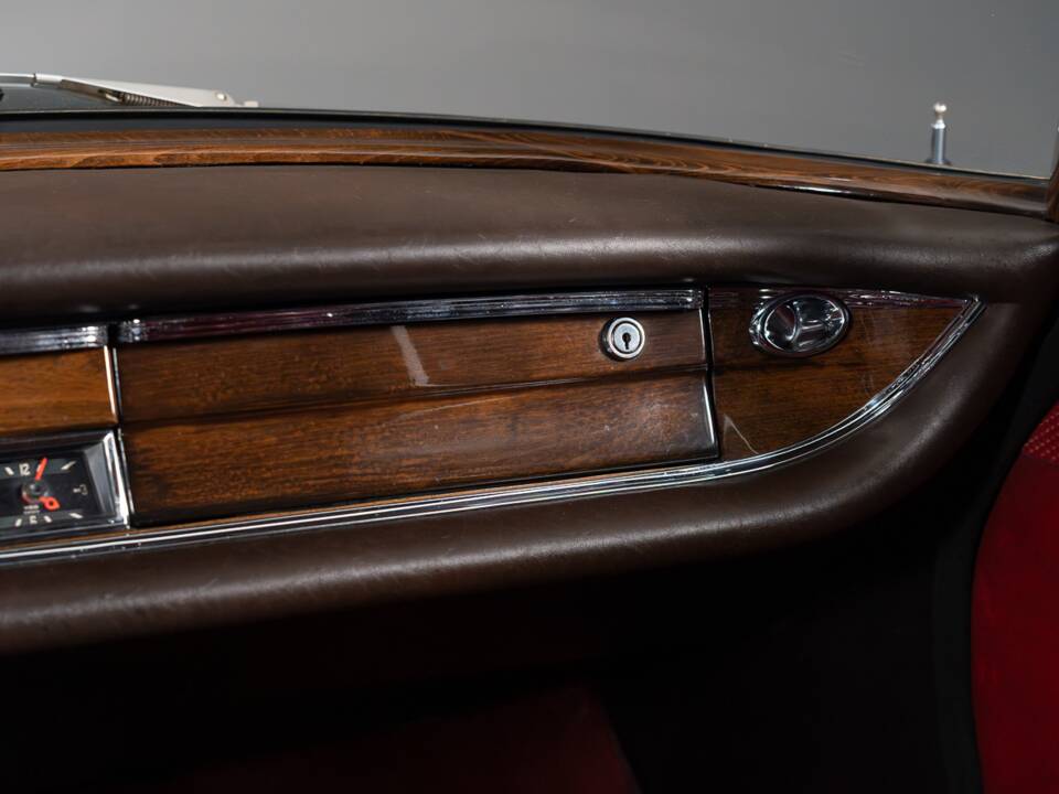 Bild 29/31 von Mercedes-Benz 230 S Universal (1967)