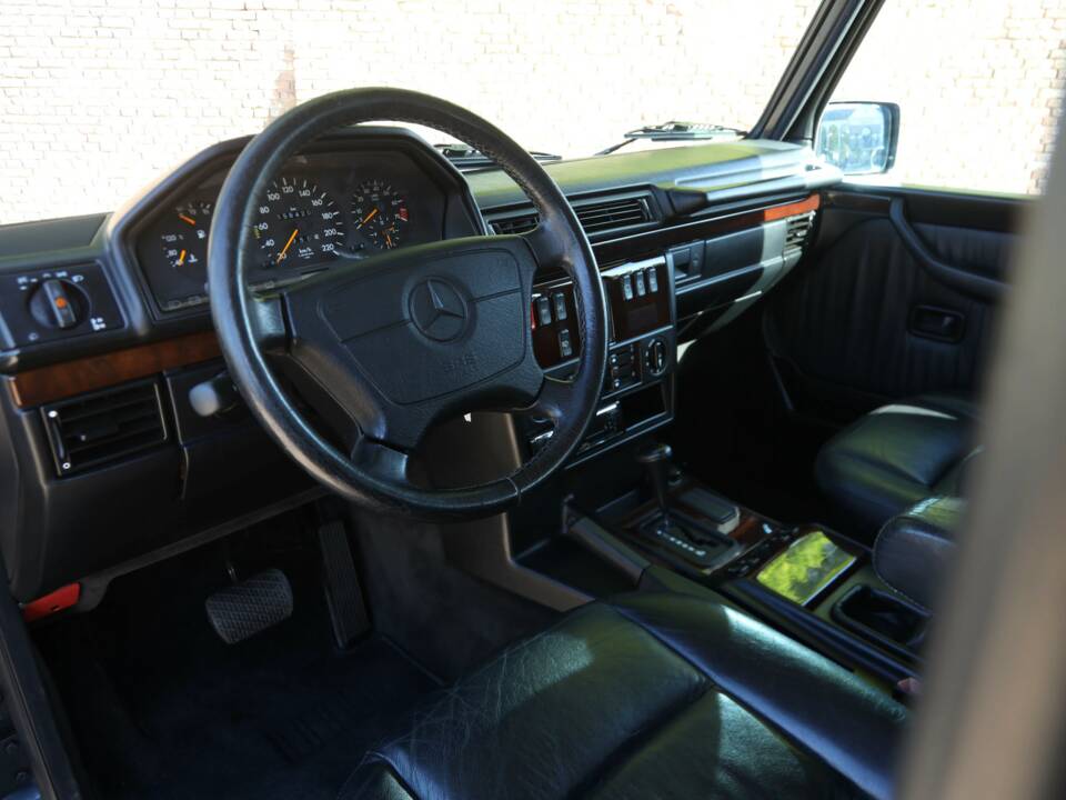 Immagine 39/50 di Mercedes-Benz G 320 (SWB) (1996)