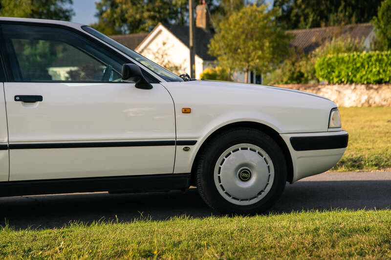 Bild 48/50 von Audi 80 - 2.0 E (1993)