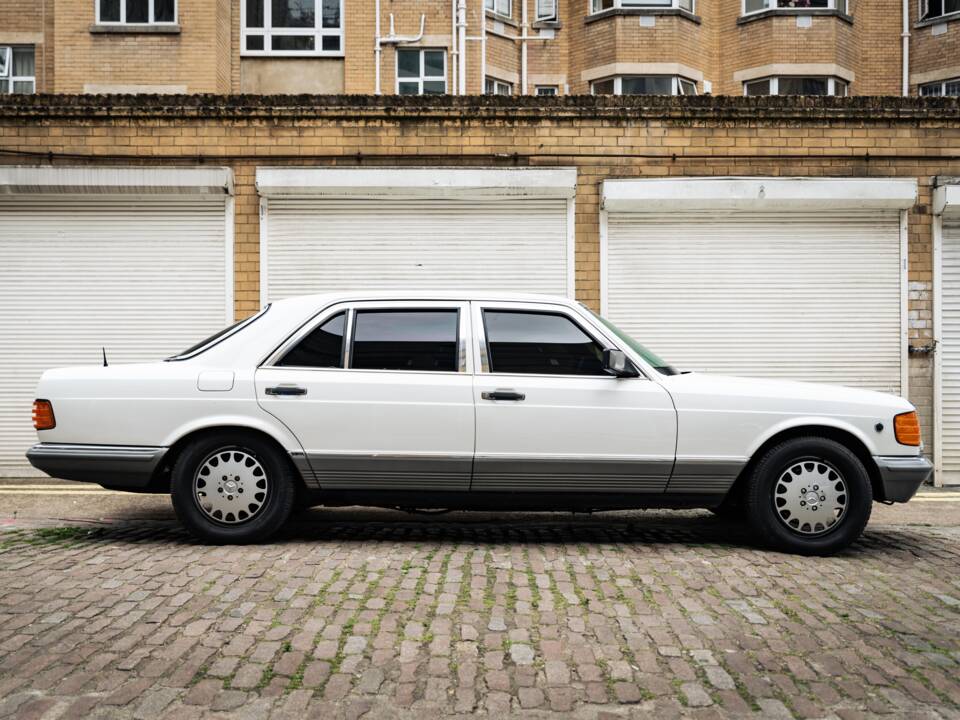 Image 21/50 of Mercedes-Benz 500 SEL (1984)
