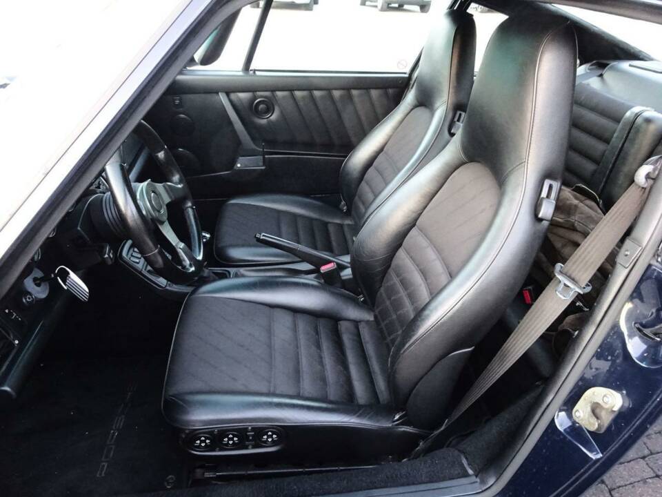 Image 11/42 of Porsche 911 Carrera 4 (1991)