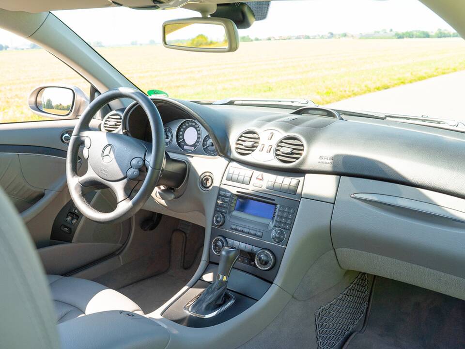 Image 26/49 of Mercedes-Benz CLK 280 (2006)