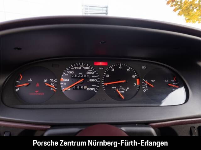 Immagine 25/39 di Porsche 944 Turbo (1988)