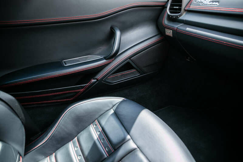 Image 23/50 of Ferrari 458 Italia (2012)