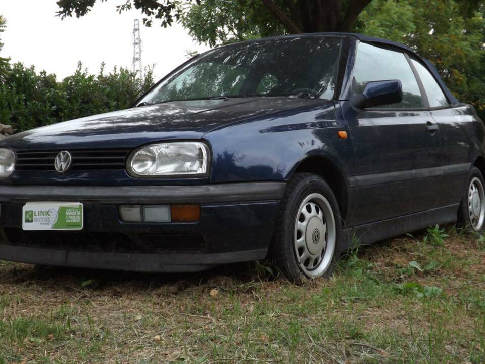 Image 2/50 of Volkswagen Golf III Cabrio 1.6 (1996)