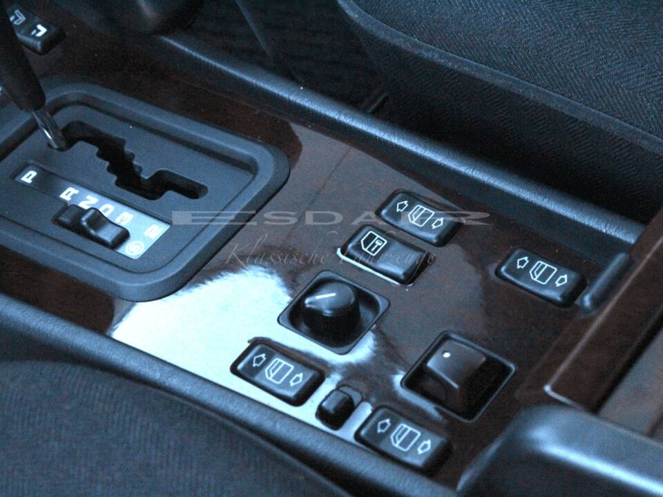 Bild 24/31 von Mercedes-Benz E 200 (1996)