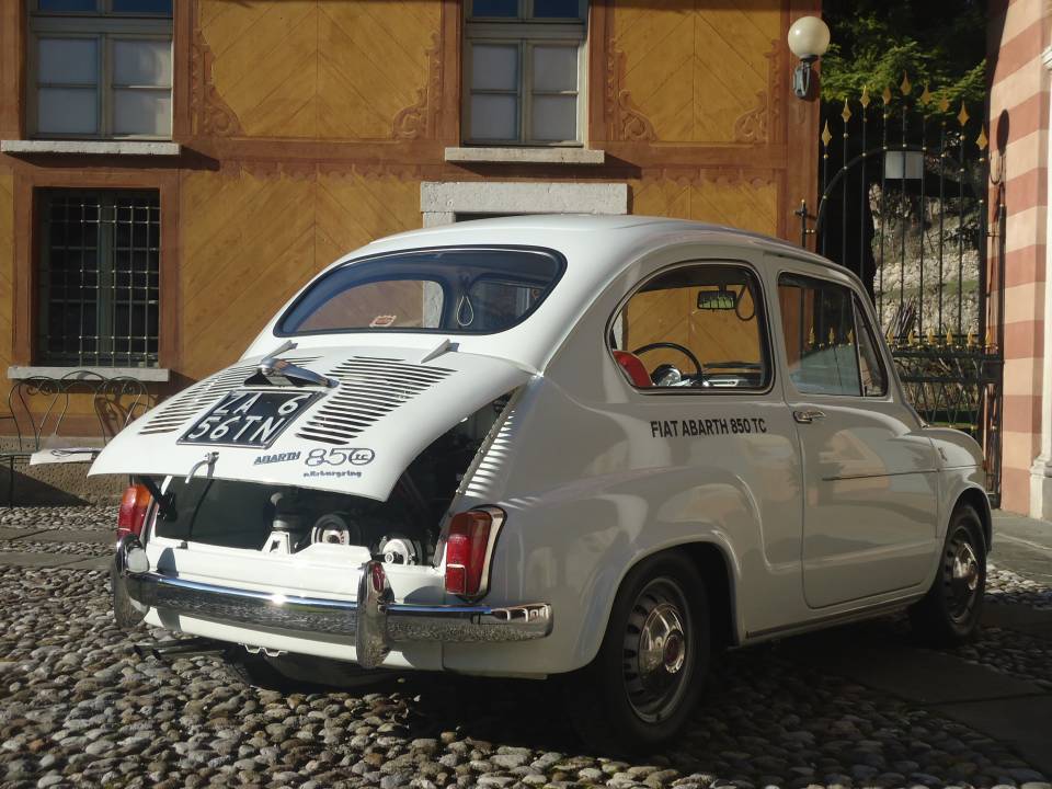 Image 18/42 of Abarth Fiat 850 TC (1964)