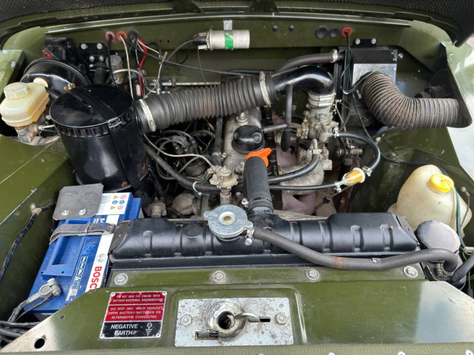 Image 19/21 of Land Rover 88 (1972)