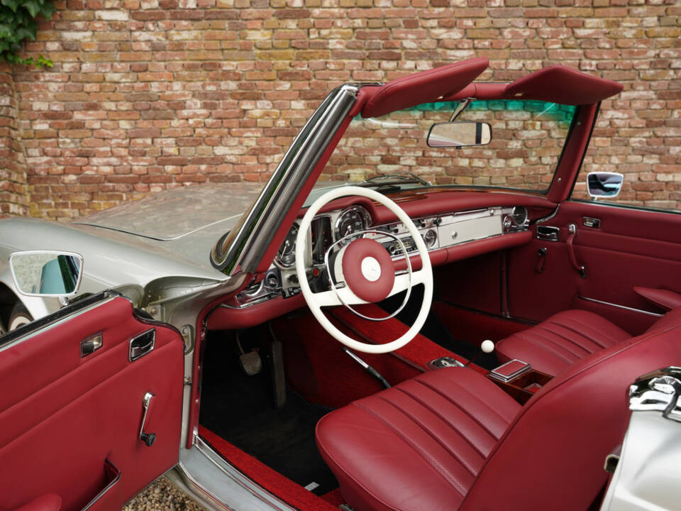 Image 31/50 of Mercedes-Benz 280 SL (1969)
