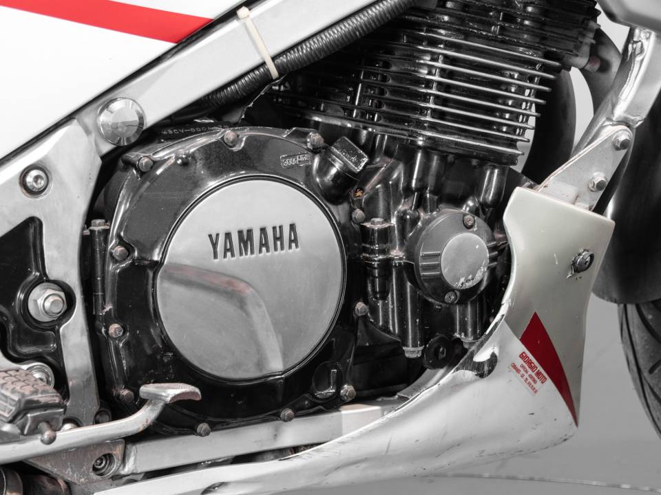 Image 16/19 de Yamaha DUMMY (1988)
