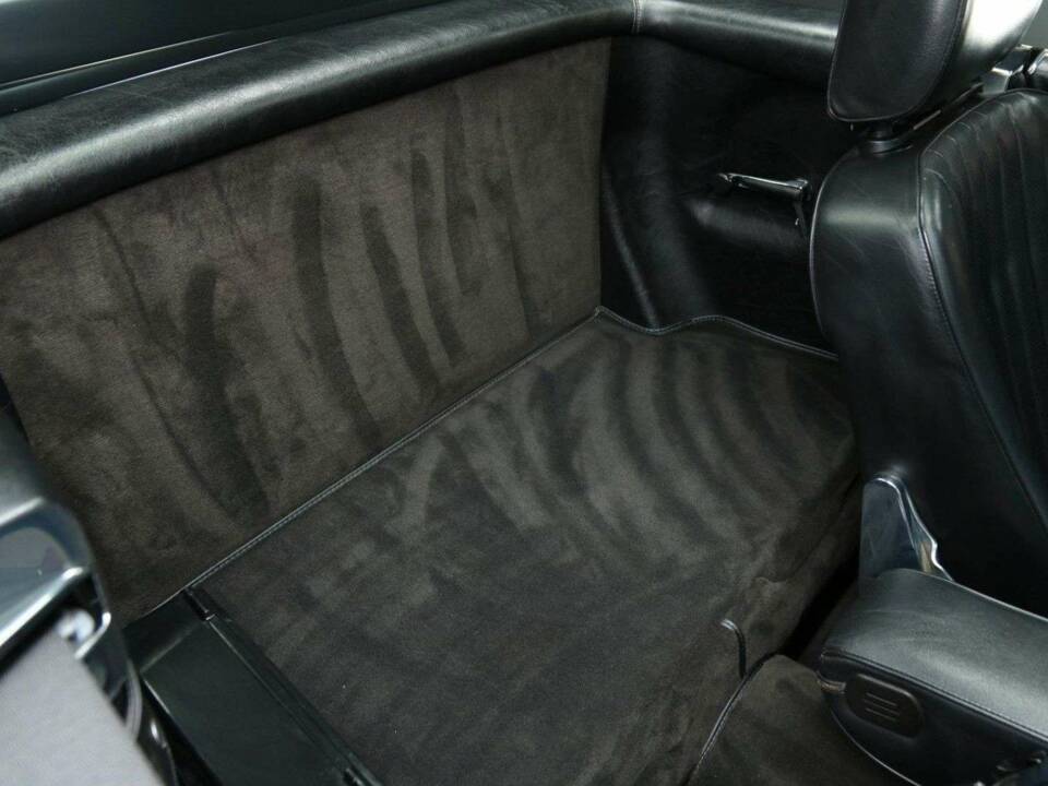Image 17/30 of Mercedes-Benz 560 SL (1987)